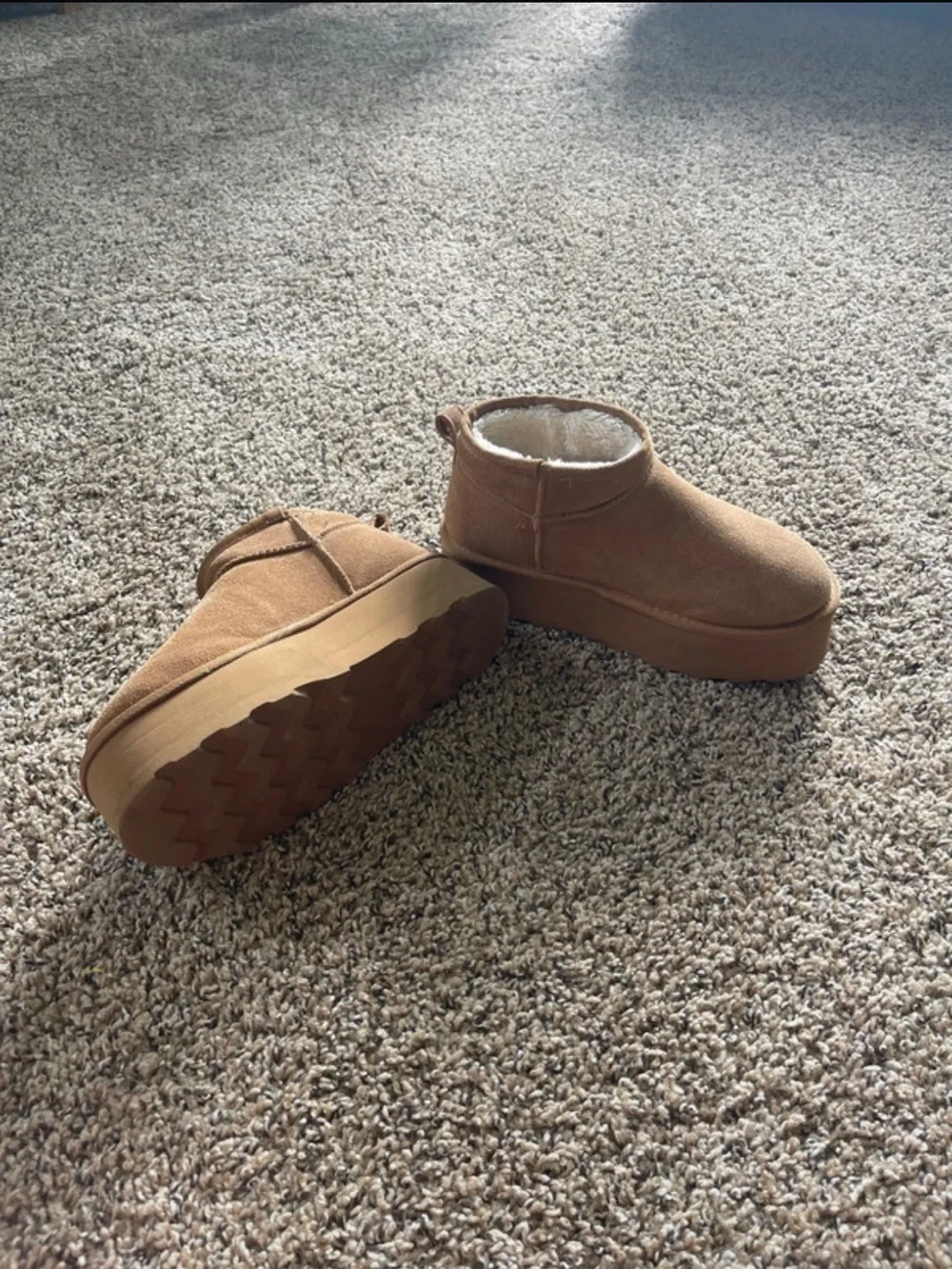 Cushionaire | Platform Winter Boots | 8.5